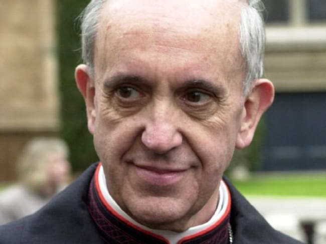 Hijo de un matrimonio de italianos formado por Mario Bergoglio (empleado ferroviario) y Regina (ama de casa).