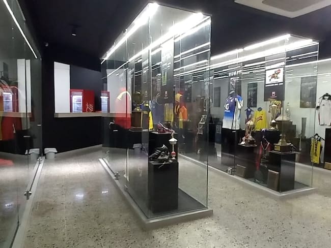 Camisetas, trofeos, medallas y fotografías hacen parte de las galerías