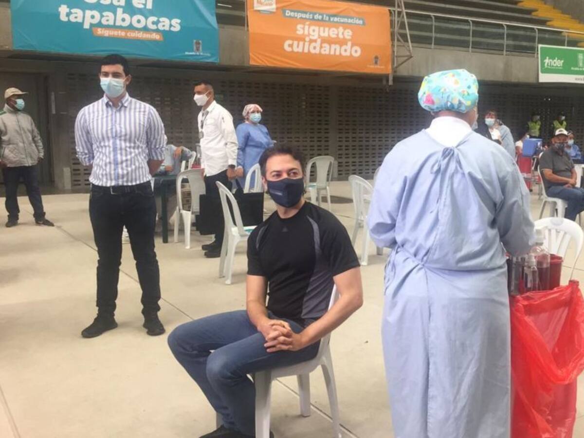 Daniel Quintero ya recibió la primera dosis de AstraZeneca