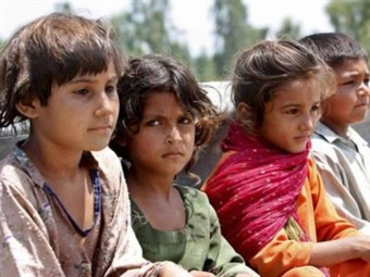 En Pakistán un programa de televisión da niños como obsequios a sus concursantes