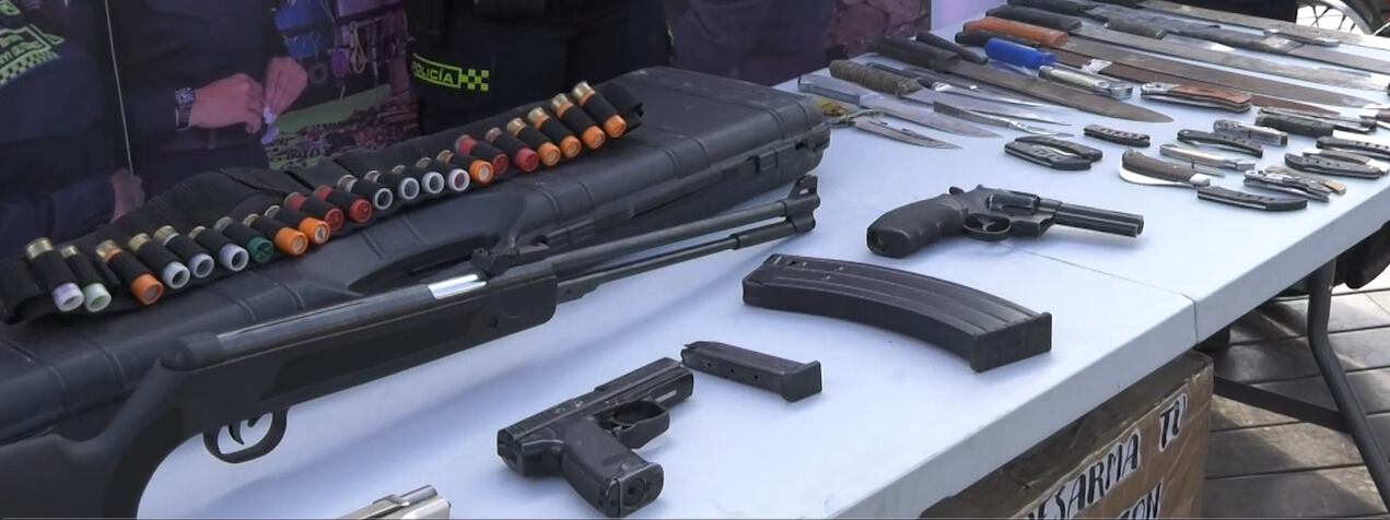 Armas incautadas intervención Manrique- foto policía Metropolitana