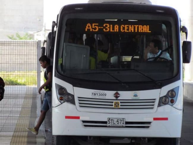Usuarios retienen bus de Transmetro en Soledad