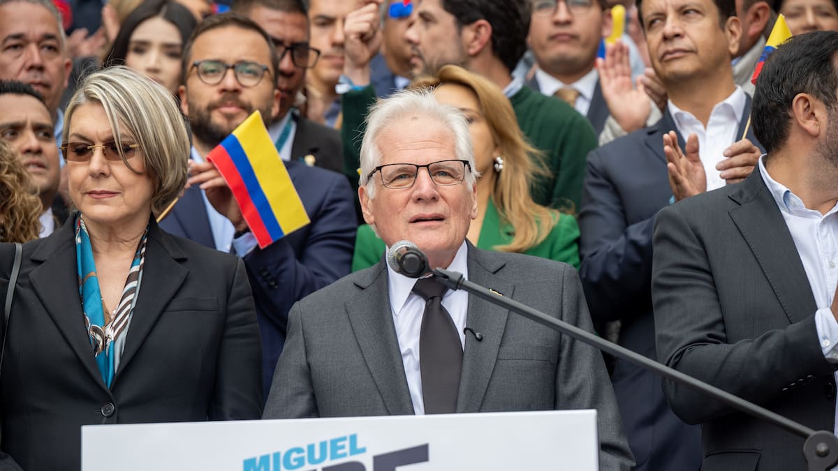“Él me hubiera dicho que siguiera adelante”: papá de Miguel Uribe lanza precandidatura presidencial