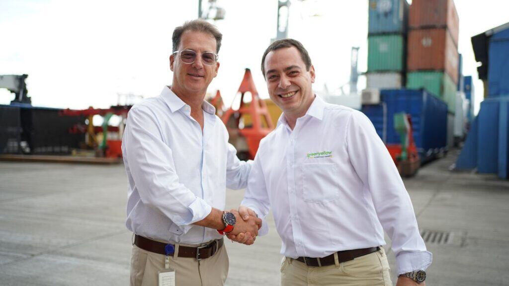 René Puche, presidente del Puerto de Barranquilla, con Felipe Camargo, director general de GreenYellow Colombia / Prensa Puerto de Barranquilla.
