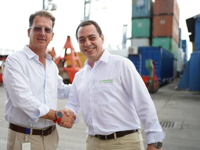 René Puche, presidente del Puerto de Barranquilla, con Felipe Camargo, director general de GreenYellow Colombia / Prensa Puerto de Barranquilla.