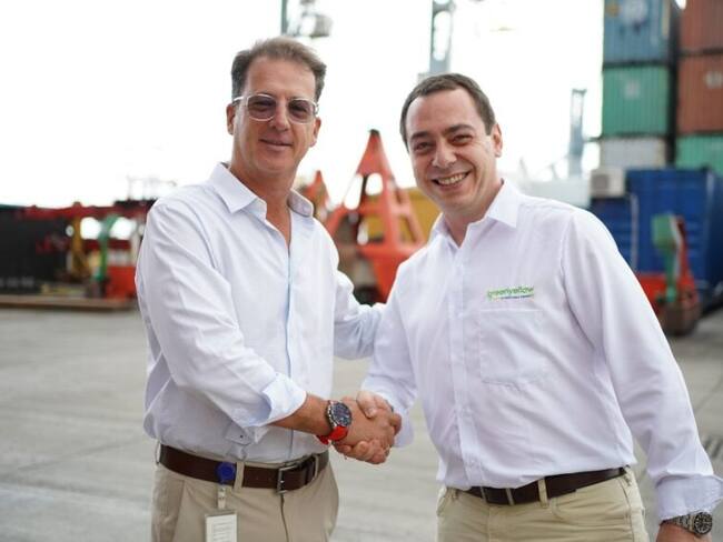 René Puche, presidente del Puerto de Barranquilla, con Felipe Camargo, director general de GreenYellow Colombia / Prensa Puerto de Barranquilla.