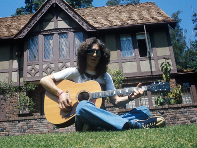 George Harrison lanza versiones inéditas y re-mezcladas del álbum icónico “BE HERE NOW”