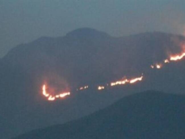 Incendio consume los Cerros del Ecoparque Los Besotes en Valledupar