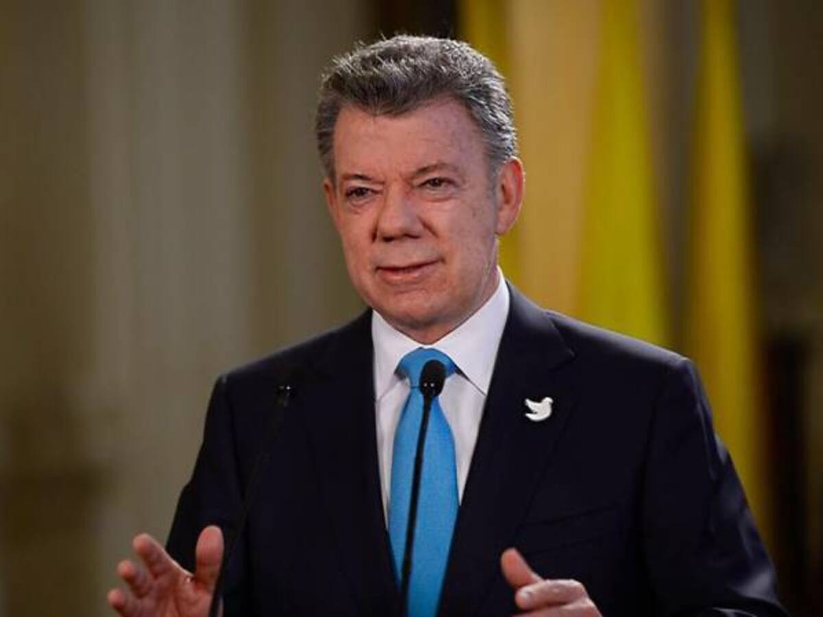 Serán seis meses de transición y las FFMM garantizarán la seguridad: Santos sobre zonas para las Farc