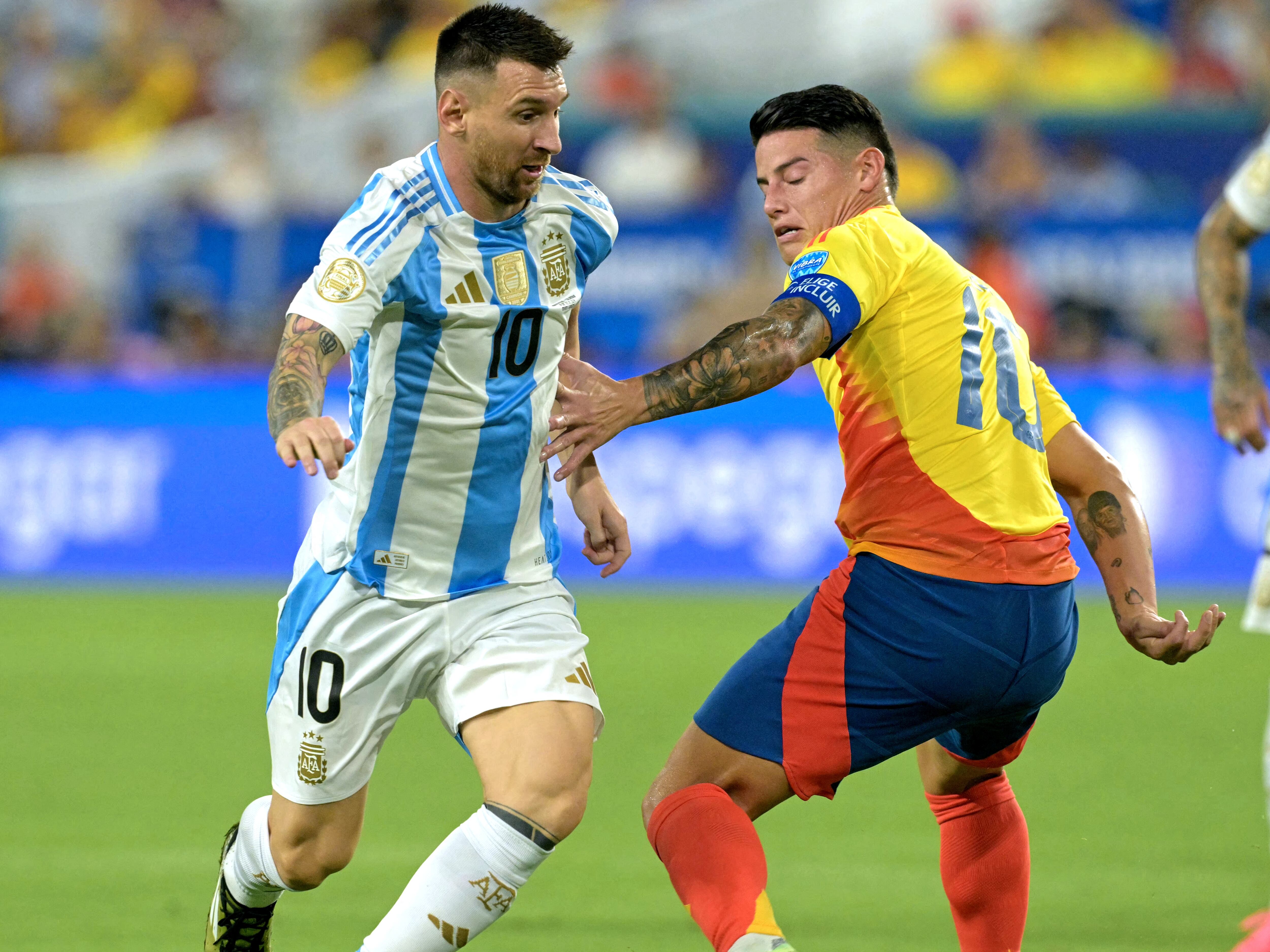 Lionel Messi enfrentando a Colombia en la final de la pasada Copa América. (Photo by JUAN MABROMATA / AFP) (Photo by JUAN MABROMATA/AFP via Getty Images)