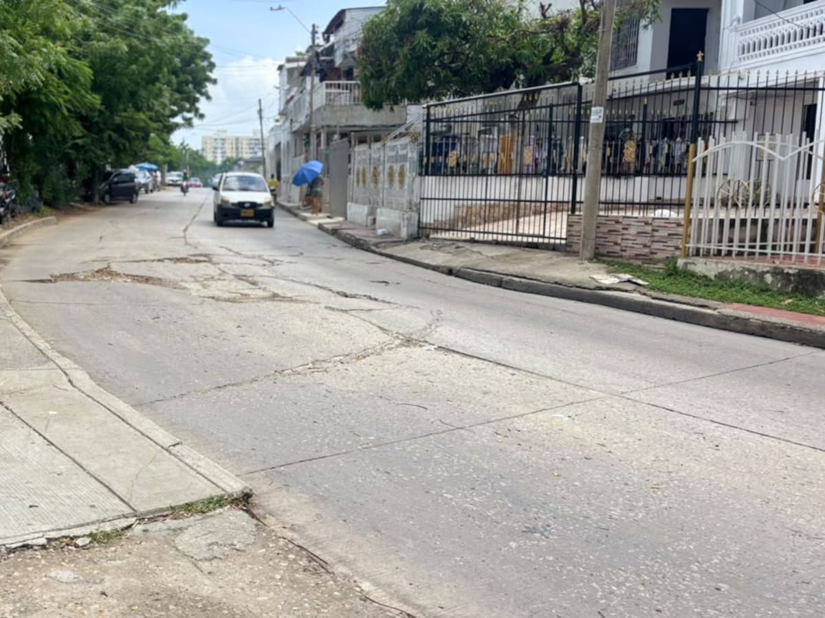 Peligrosa curva con losas deterioradas en El Socorro: comunidad pide intervención