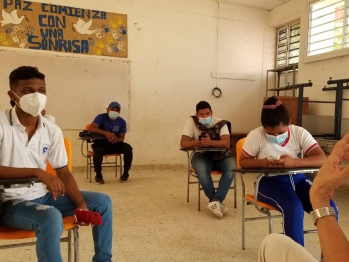 Tras protesta realizaron reunión en la Institución Educativa de Bayunca