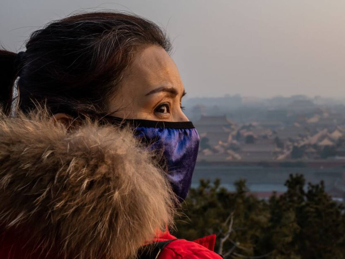 Pekín prohíbe entrada y salida de autobuses para contener el Coronavirus