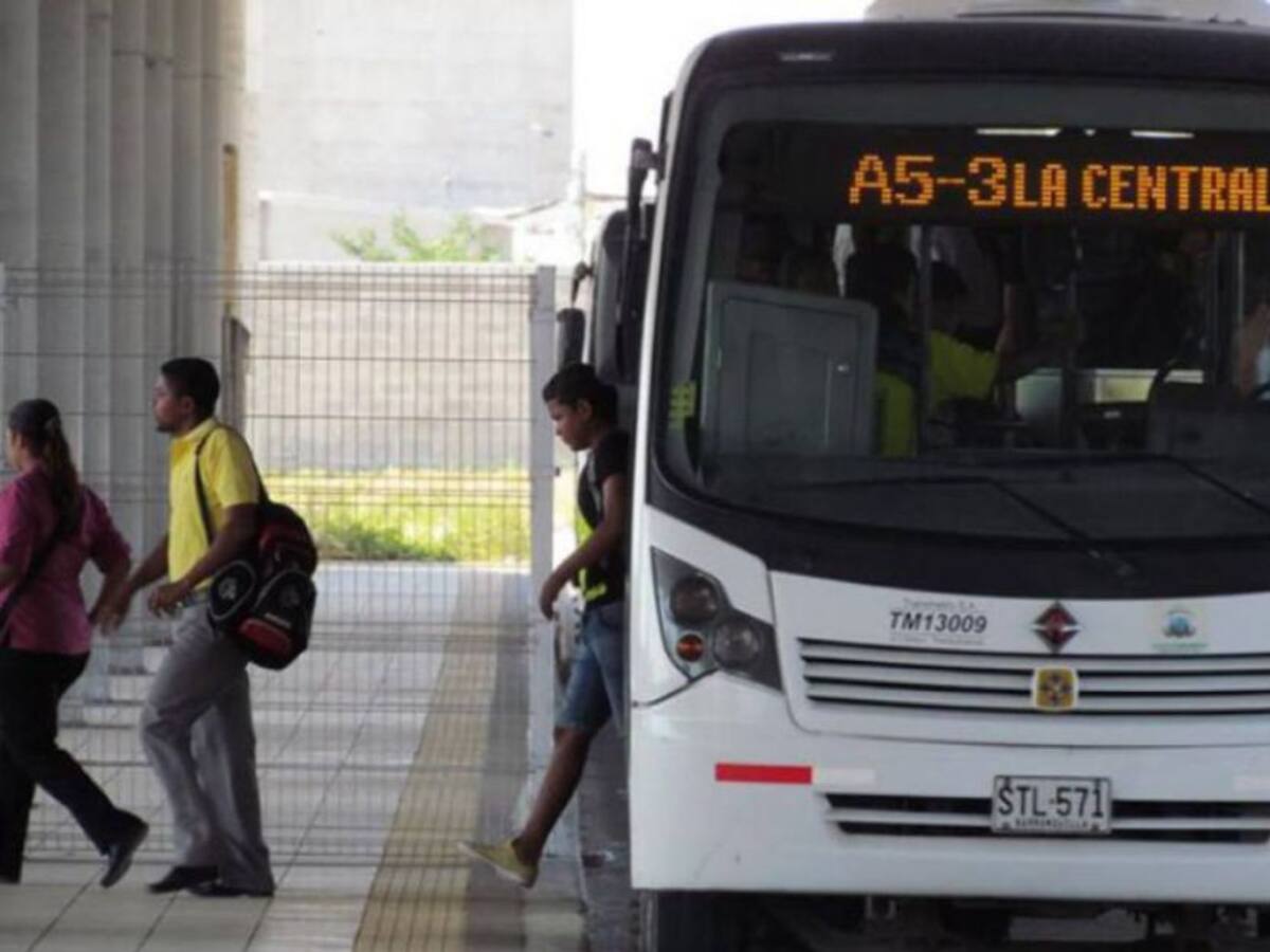 Por vandalismo Transmetro suspende rutas alimentadoras en Soledad