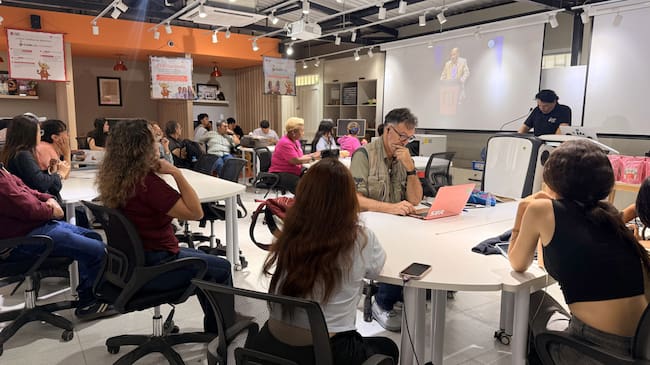 Actualmente la iniciativa trabaja para modernizar su laboratorio de comunicaciones para difundir de mejor manera sus trabajos. | Foto: CaféLab
