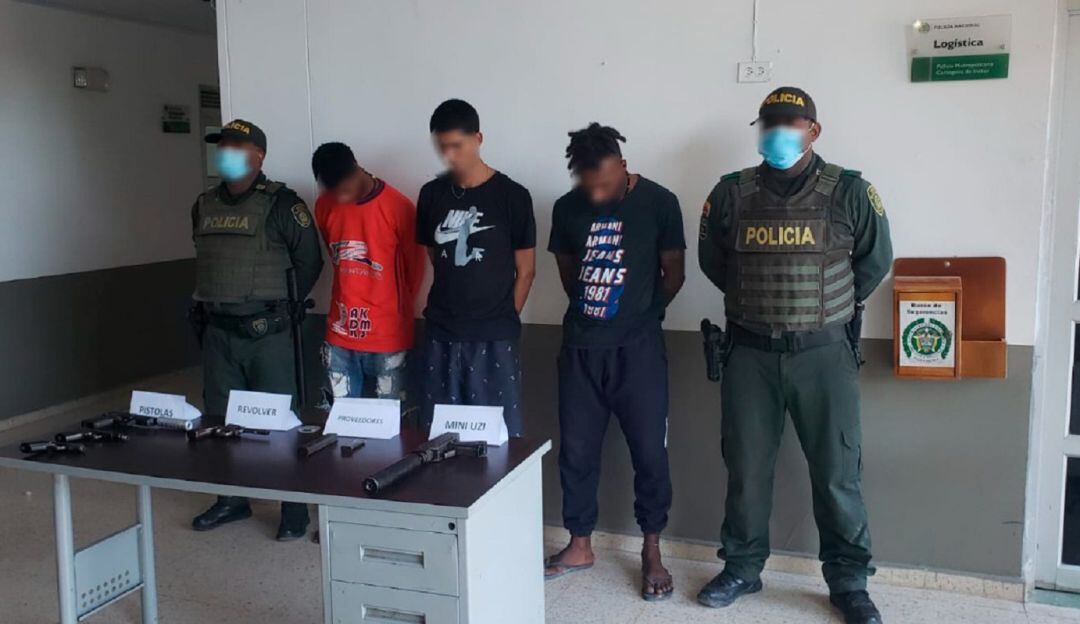 Según la Policía, el material bélico incautado es presuntamente de un grupo armado proveniente de Cali denominado ‘Los Salsas’.