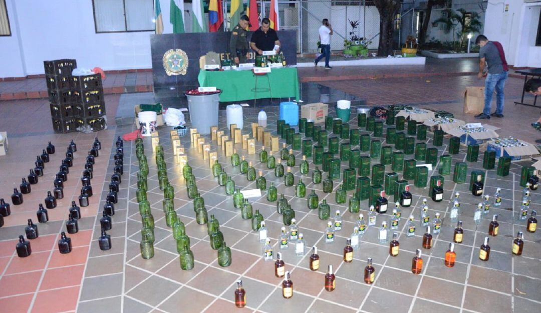 Más de $15.000.000 de pesos fueron incautados el licor y cuatro personas capturadas.