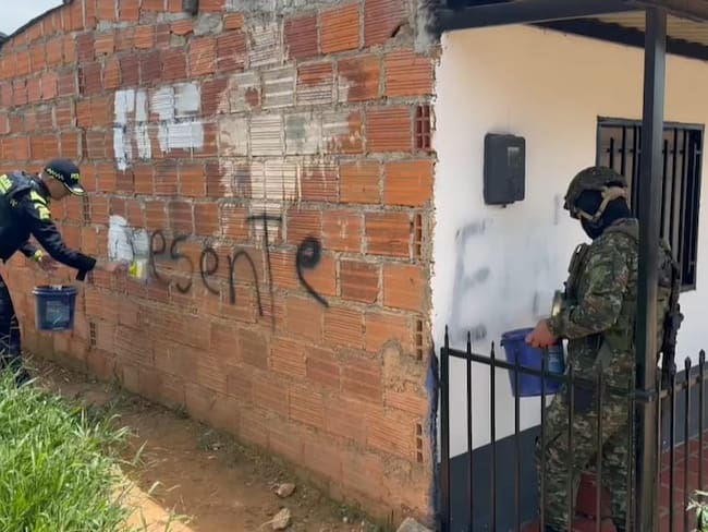 Autoridades eliminan grafitis del ELN en Ocaña