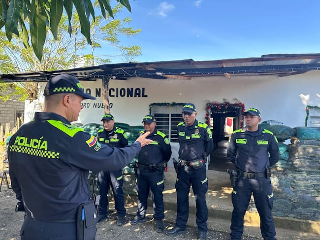 Café bajo el Totumo: la visita que reconfortó a los policías de Retiro Nuevo