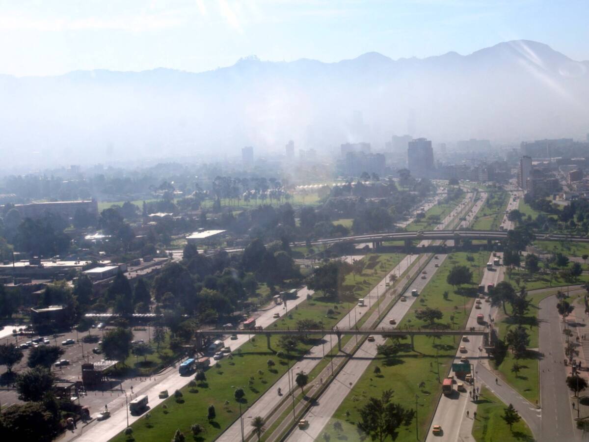 MinAmbiente pide aumentar monitoreo de calidad del aire en Bogotá