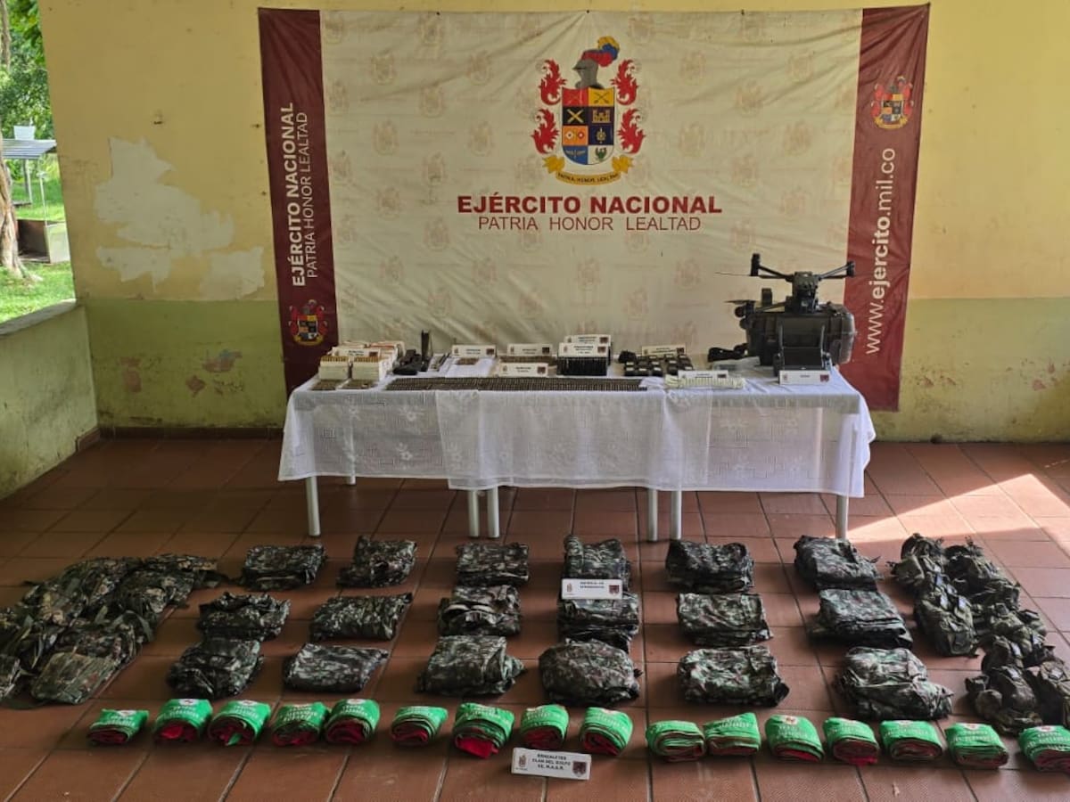 Ejército incauta depósito con armas y equipos del Clan del Golfo en Zaragoza