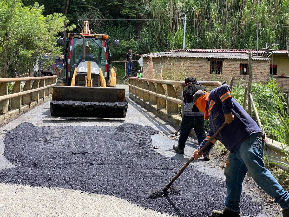La gobernación da aval para la compra de maquinaria amarilla
