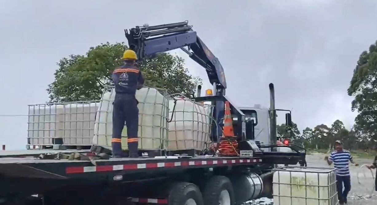 Un Isotanque provocó emergencia en la vía la línea en Quindío. Foto Cortesía CRQ