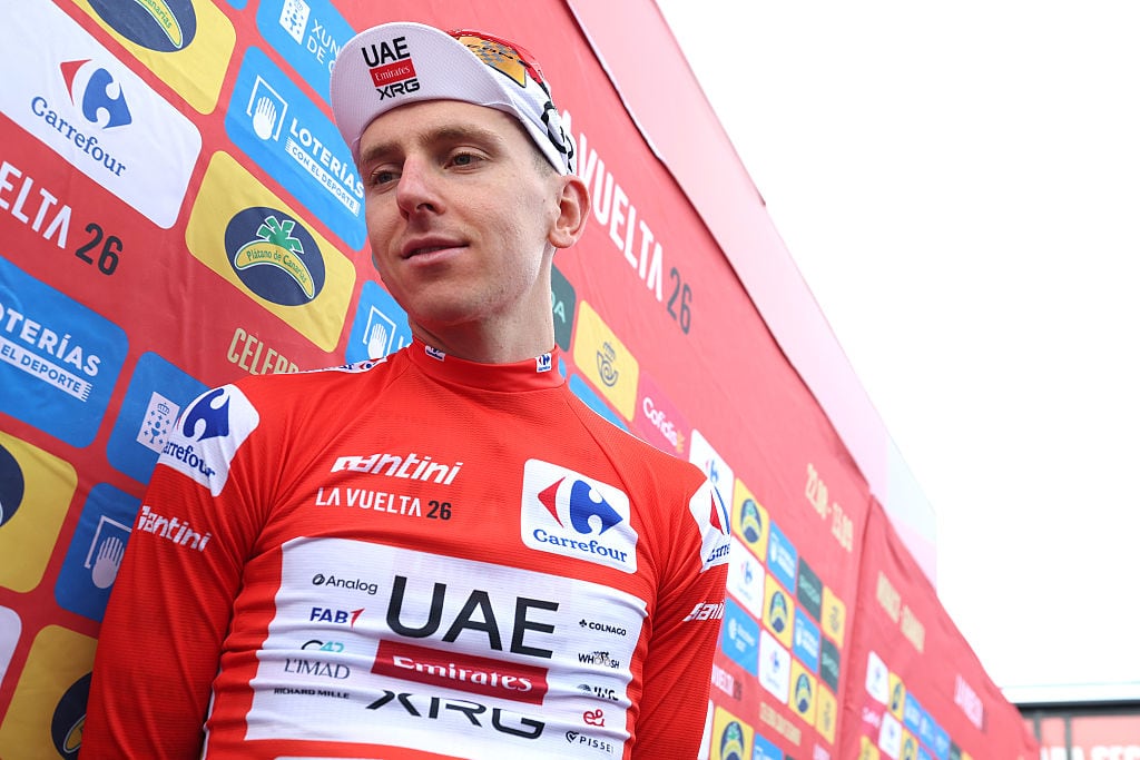 Tadej Pogacar abandona la Vuelta a España 2026, tras sufrir una fuerte caída y salir en ambulancia. (Photo by Alexander Hassenstein/Getty Images)
