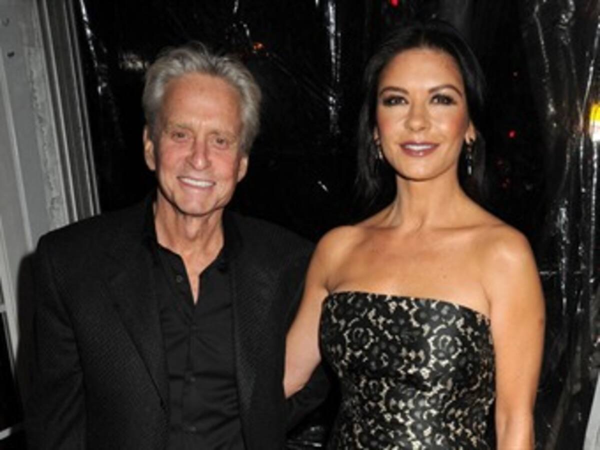 Catherine Zeta-Jones y Michael Douglas sonríen juntos de nuevo