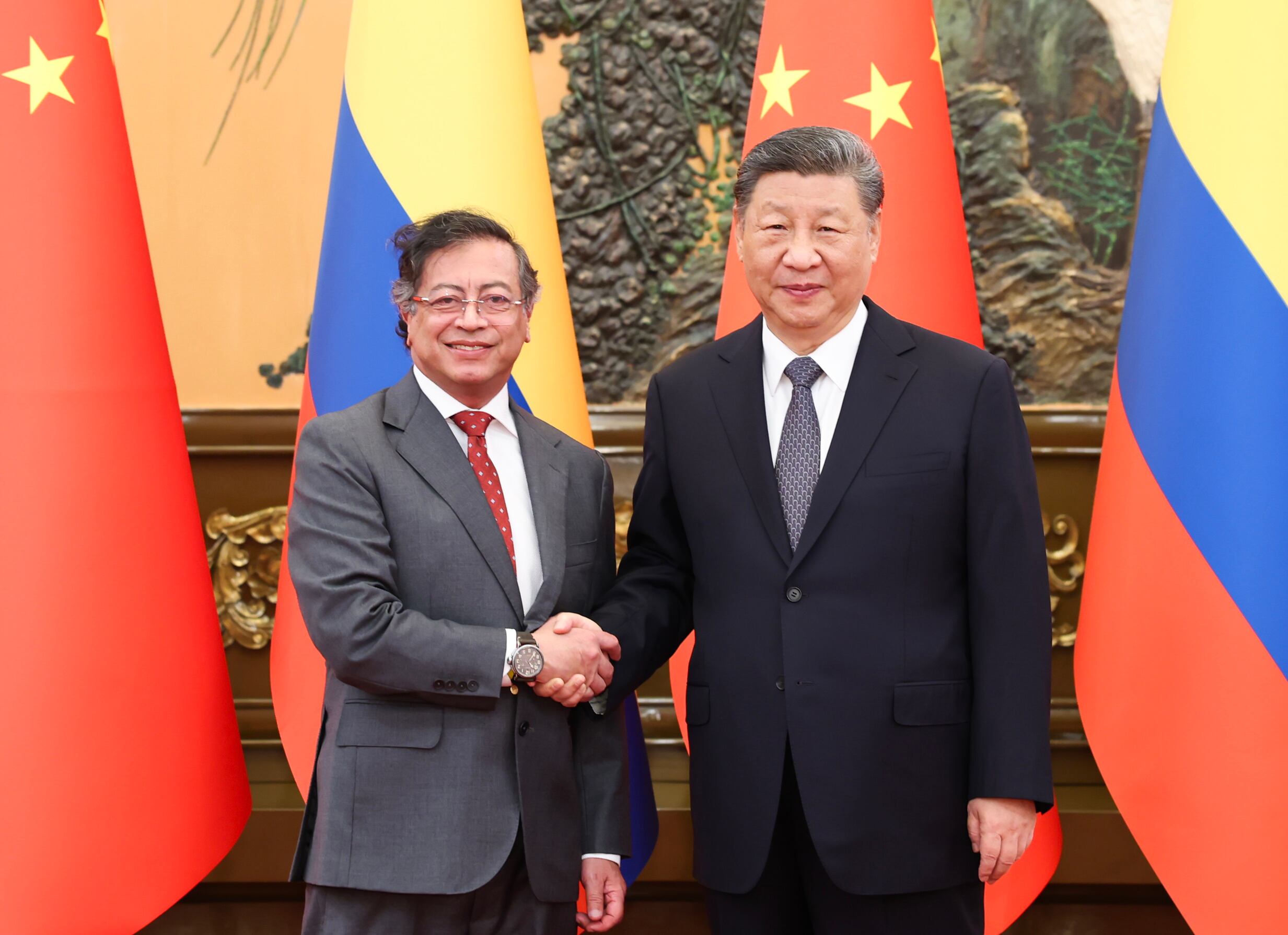 Beijing (China), 14/05/2025.- Chinese President Xi Jinping meets with Colombian President Gustavo Petro at the Great Hall of the People in Beijing, China, 14 May 2025. Petro is in China for the fourth ministerial meeting of the China-CELAC (Community of Latin American and Caribbean States) Forum. EFE/EPA/XINHUA / HUANG JINGWEN CHINA OUT / UK AND IRELAND OUT / MANDATORY CREDIT EDITORIAL USE ONLY