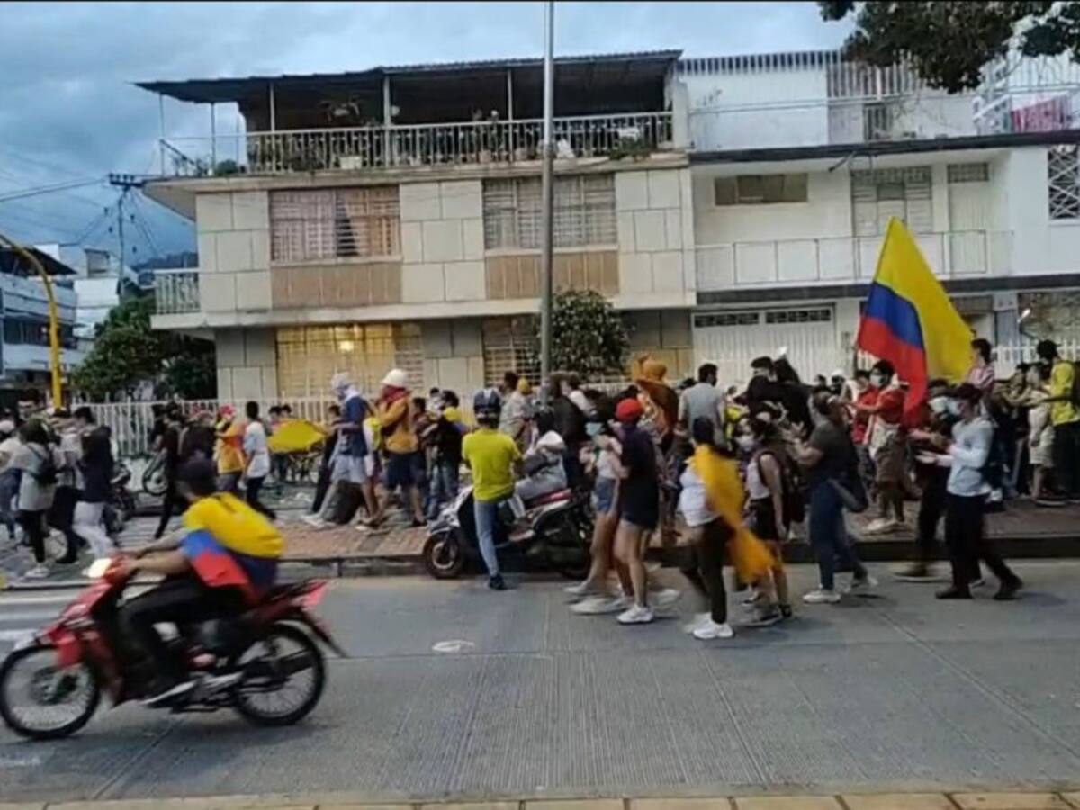 VIDEO: Enfrentamientos entre la Policía y manifestantes cerca de la UIS