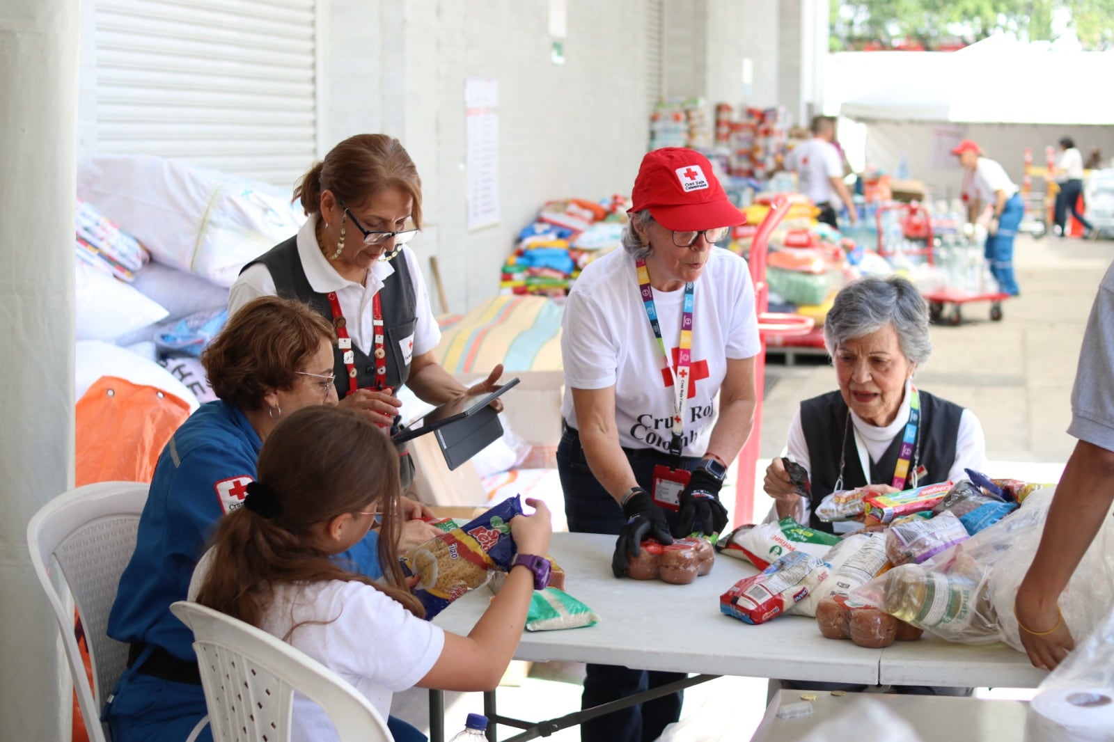 Envío de ayudas humanitarias a familias del Quindío afectadas por el terremoto. Foto: Gobernación de Antioquia.