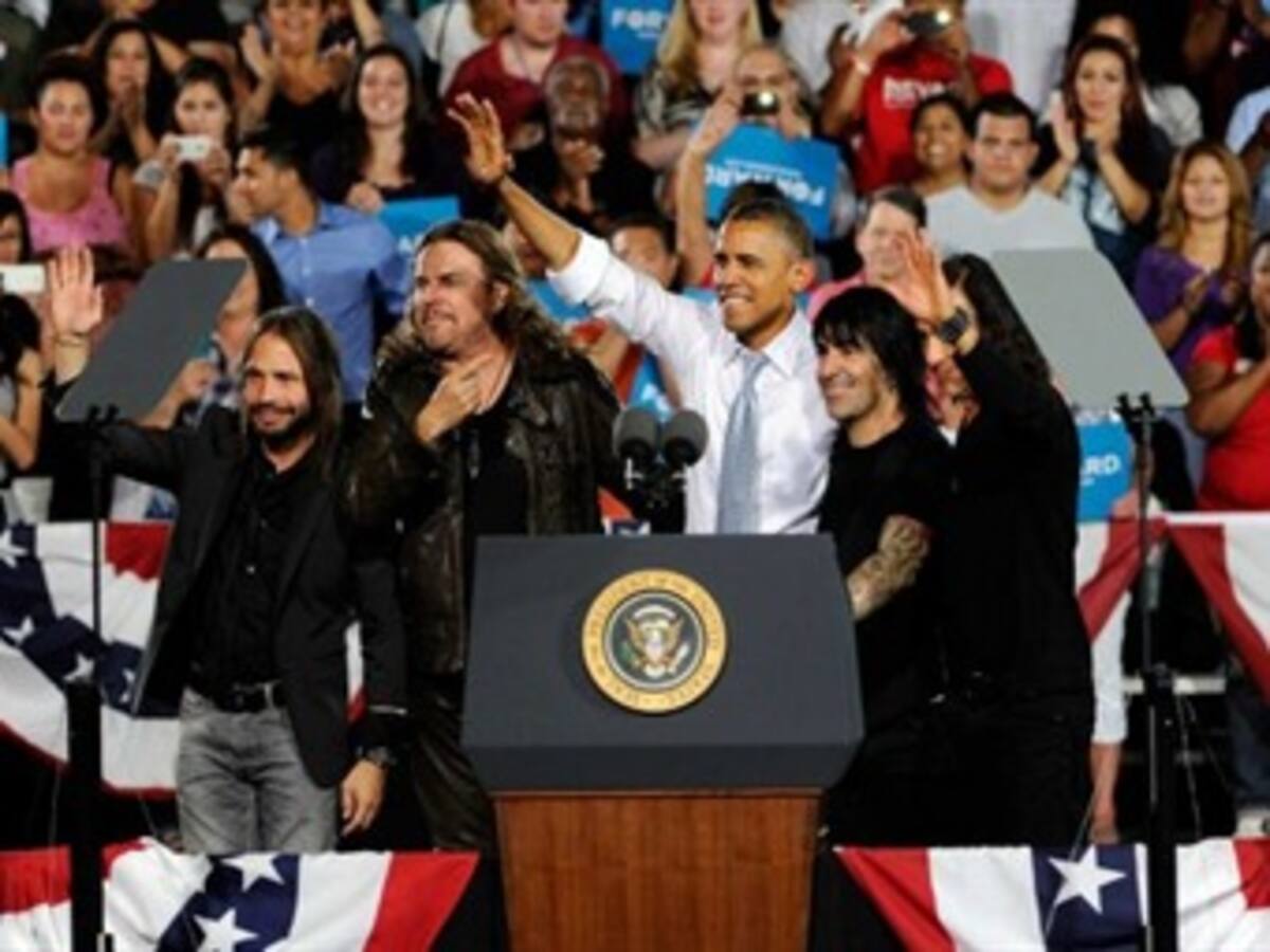 El grupo mexicano Maná acompañó a Barack Obama en el último acto electoral antes del debate