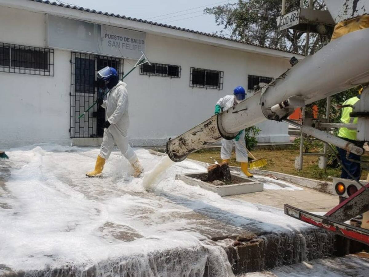 En Barranquilla realizan lavado y desinfección de espacios públicos