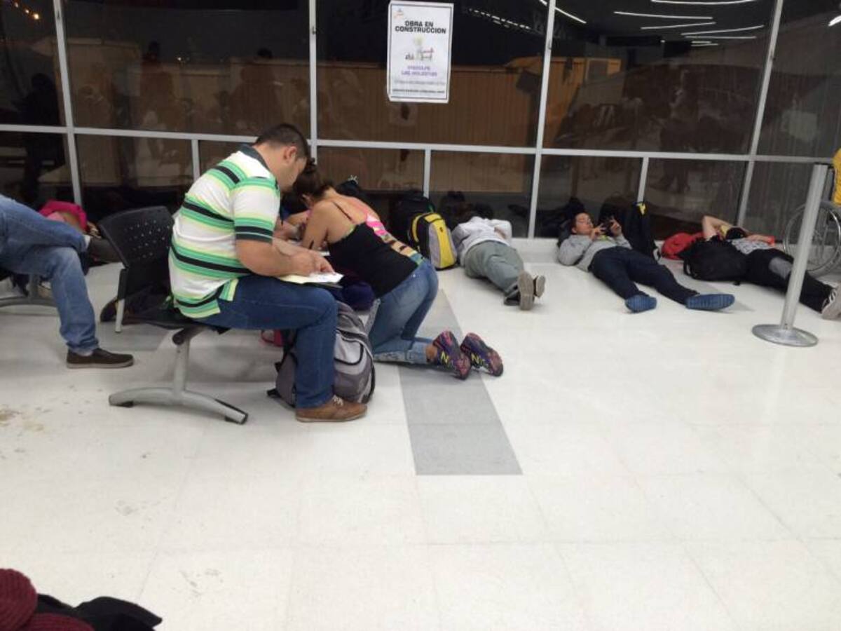 Afectados por fallas en aeropuerto denuncian que nadie respondió por perjuicios