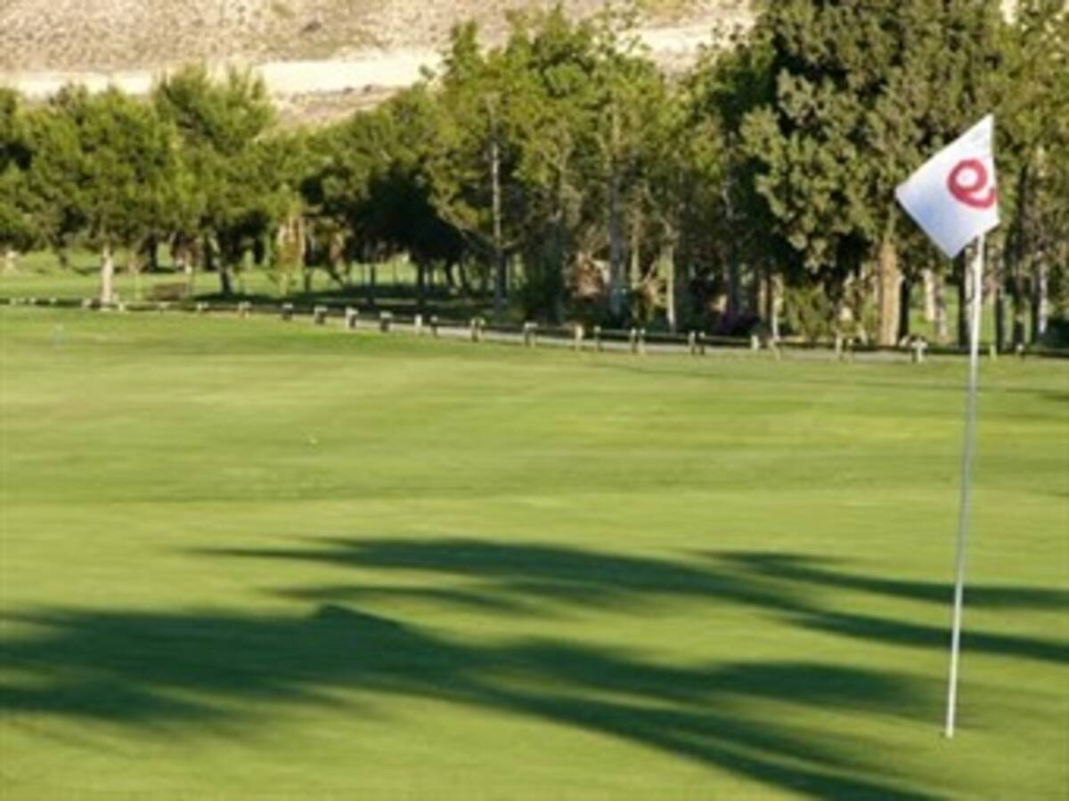 Enfrentamiento por campos de golf en humedales de Bogotá