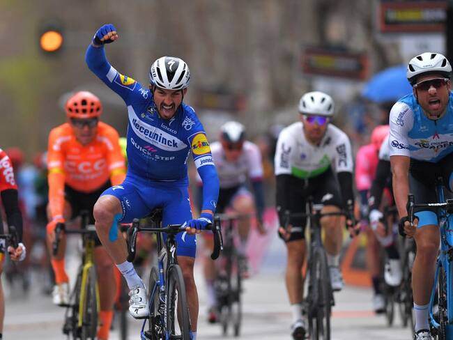 El francés Julian Alaphilippe tras ganar etapa 6 de la Tirreno-Adriatico 2019