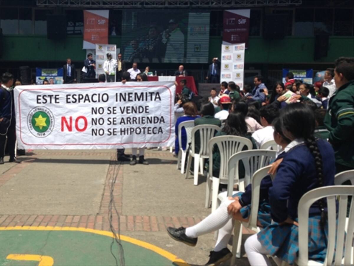 Estudiantes del Colegio Inem se rebelan contra Petro