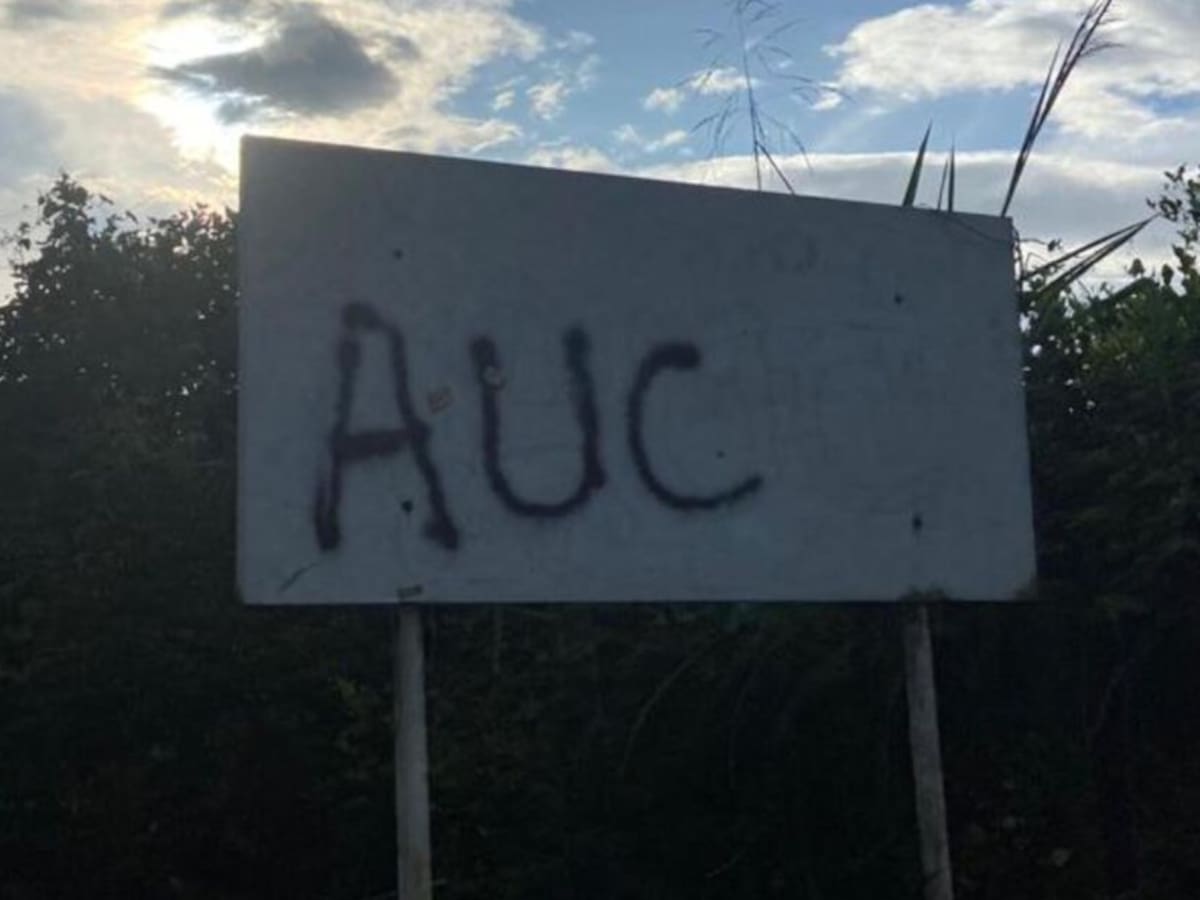 Preocupación en Pereira por la aparición de grafitis con las letras AUC