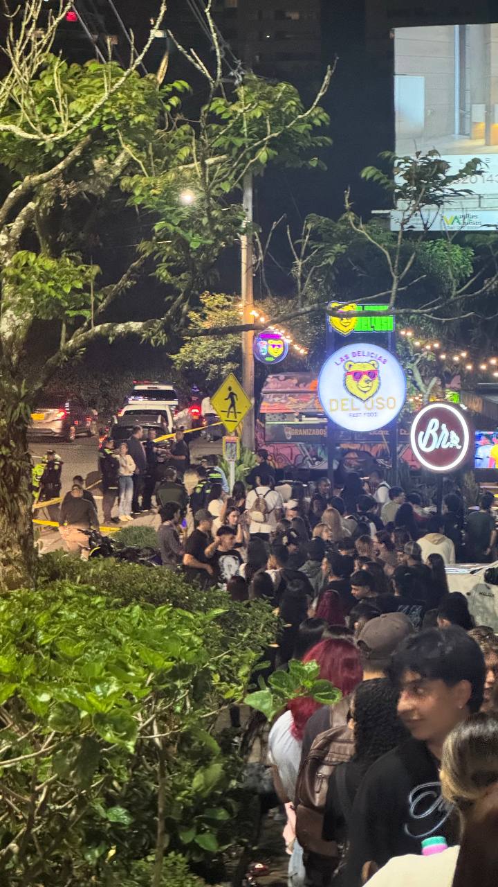 Balacera en intento de hurto en fila para el Burger Master en El Poblado, Medellín. Foto: Cortesía.
