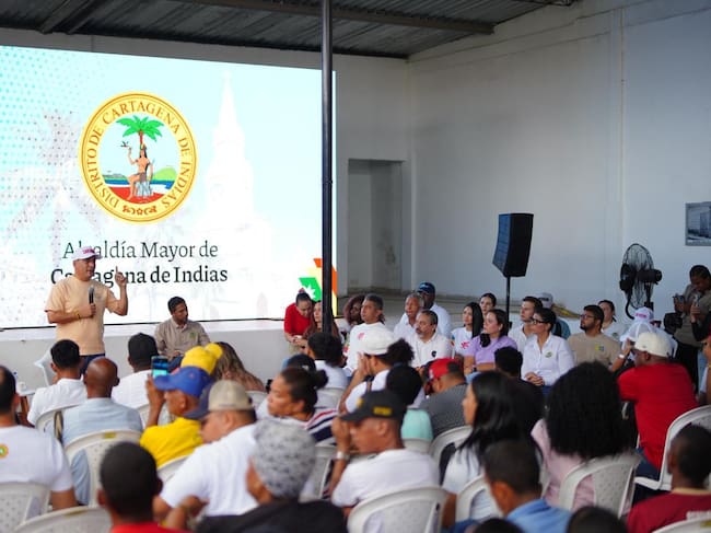 Reunión del Distrito con la comunidad de Pasacaballos. // Alcaldía de Cartagena