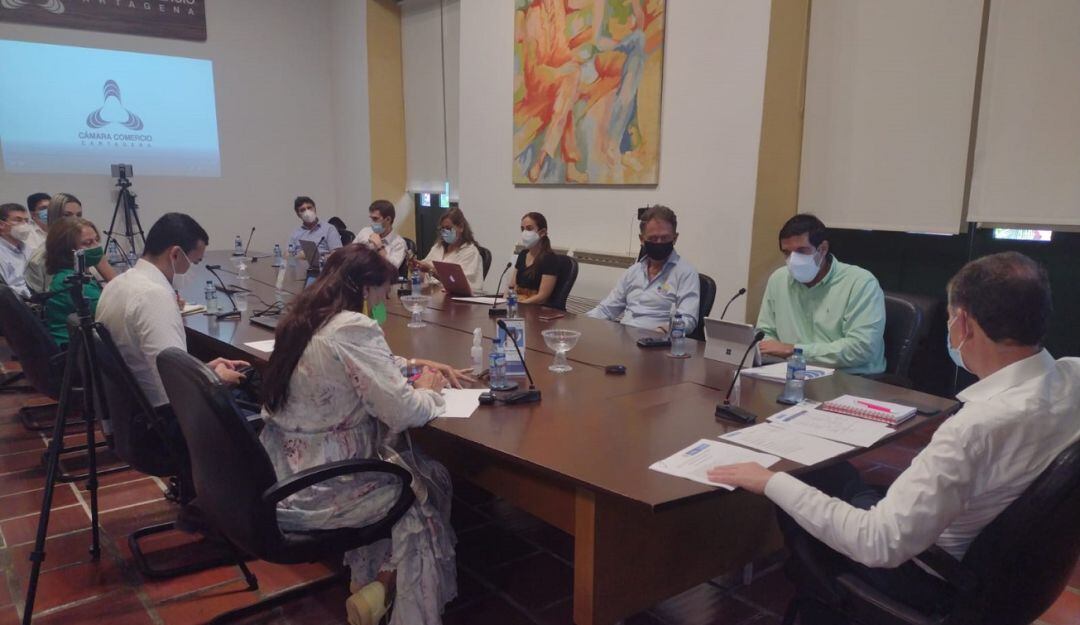 El titular de la cartera Ángel Custodio Cabrera se reunió con la cámara de comercio para socializar está iniciativa