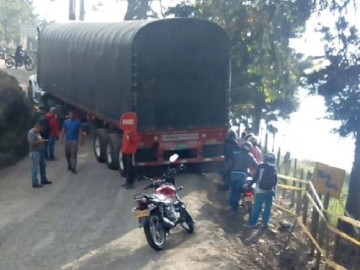 Vía a San Pedro pone en riesgo la vida de quienes la usan: afectados
