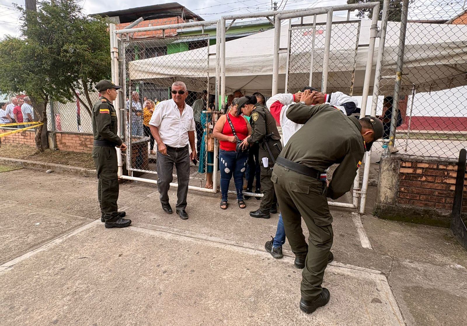 Capturaron a tres personas e impusieron 29 comparendos durante las elecciones en el Tolima. Foto: Caracol Radio.