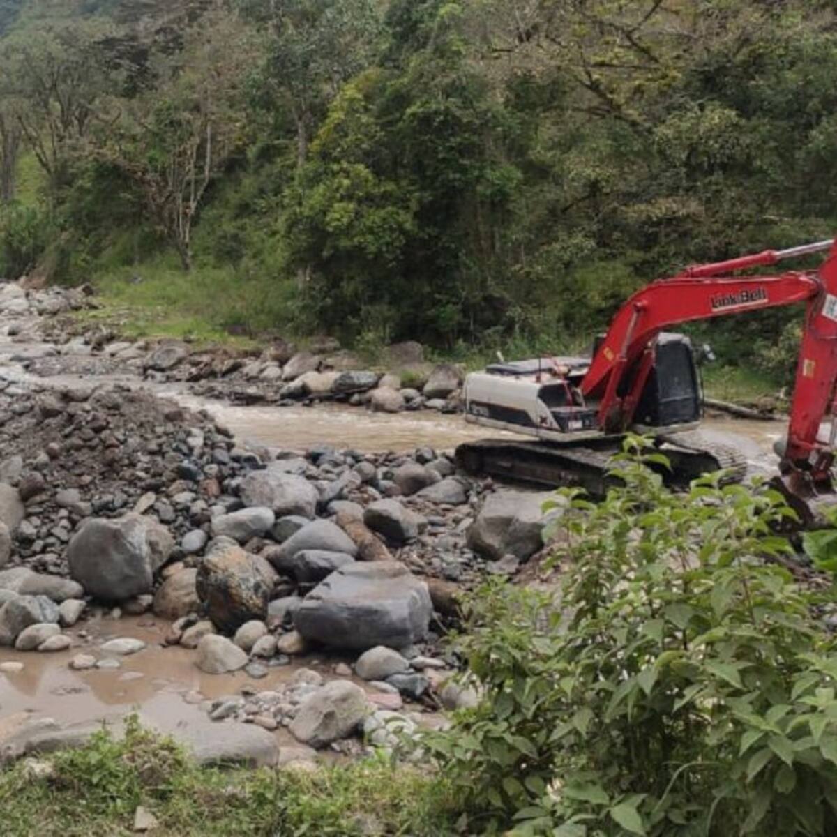 Municipios del Huila, reciben kits de maquinaria para mantenimiento vial