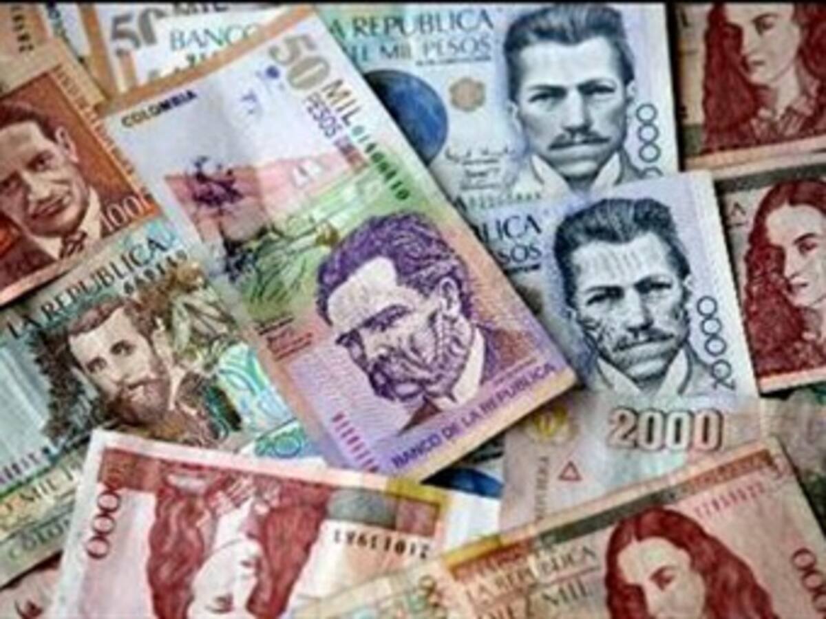 Santos sanciona ley de presupuesto por 185.5 billones de pesos