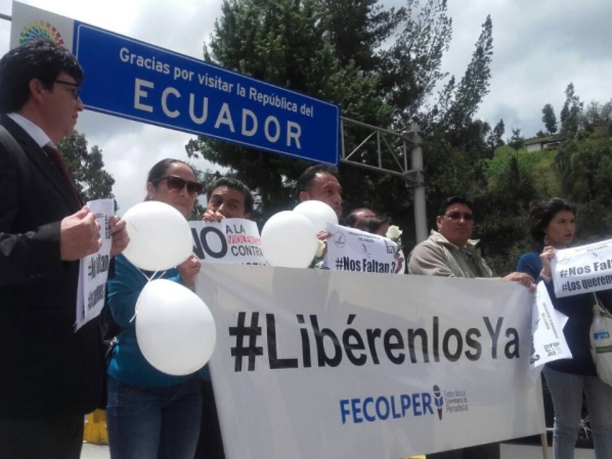 Plantón en Rumichaca por secuestro de periodistas