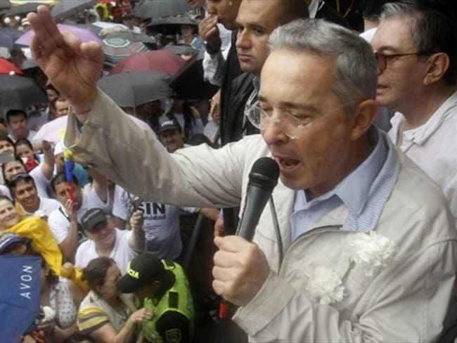 &quot;Si lo veo le doy en la cara marica&quot;, dice el presidente Uribe por teléfono