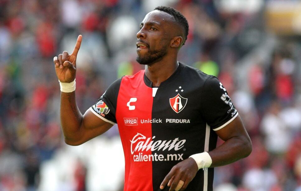 Julian Quiñones celebra luego de marcar para Atlas ante Pachuca (Photo by ULISES RUIZ / AFP) (Photo by ULISES RUIZ/AFP via Getty Images)