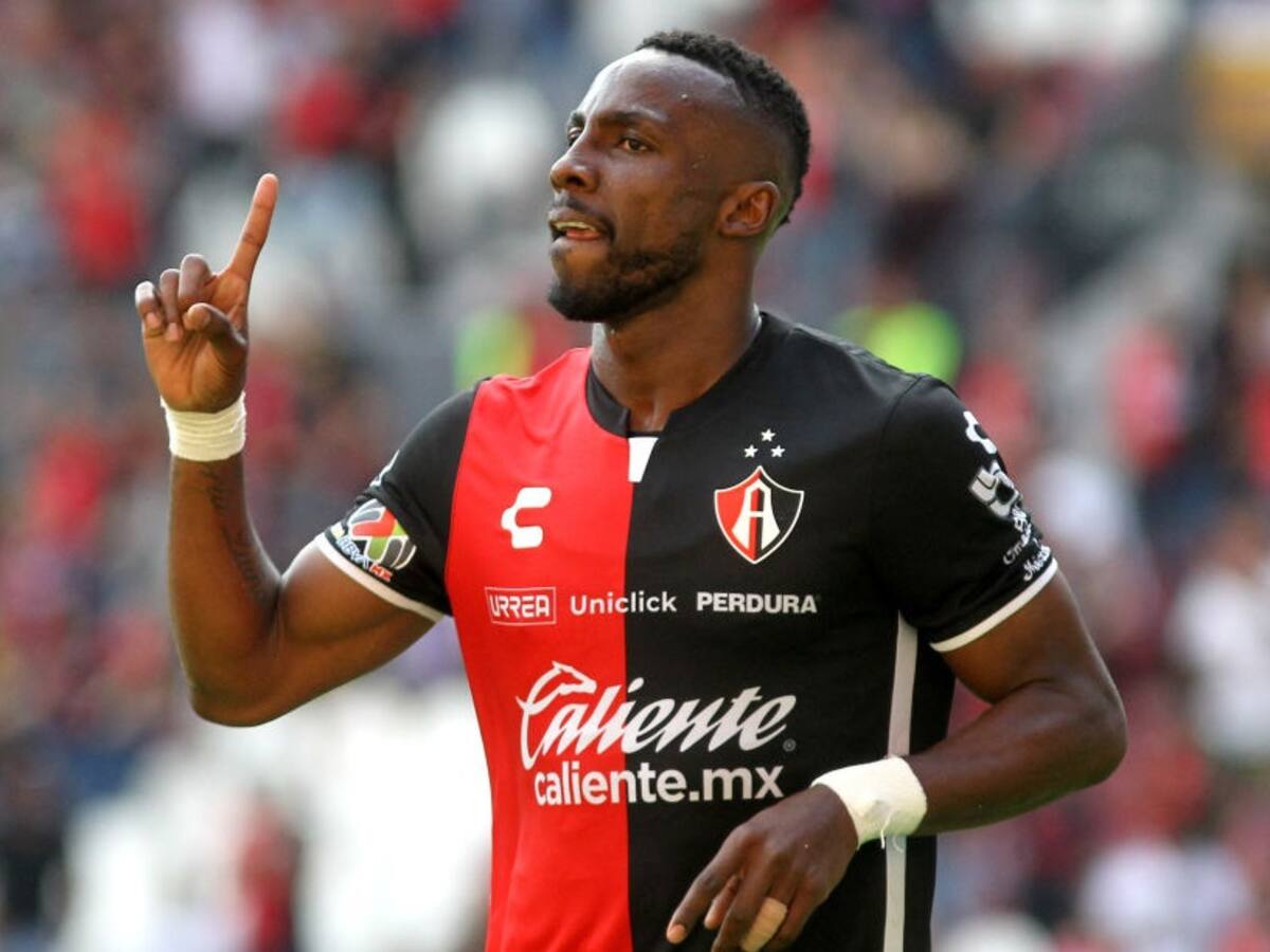 Julián Quiñones sigue haciendo guiños a Lorenzo: doblete con penal definido a lo ‘Panenka’